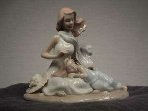 Valencia  Mother and Child  Porcelain 5.50in.  