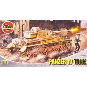  Airfix   1/76 Panzer IV Tank (Plastic Model Vehicle): Toys 
