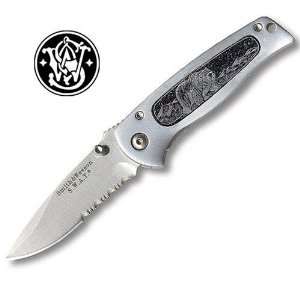   & Wesson SWAT Silver Bear Scrimshaw Folding Knife: Sports & Outdoors