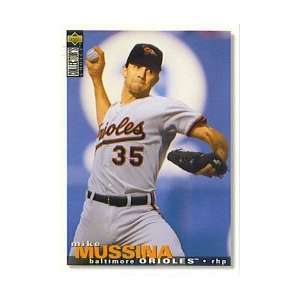    1995 Collectors Choice #340 Mike Mussina: Sports & Outdoors