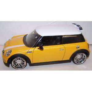  Jada Toys 1/24 Scale Dub City 2007 Mini Cooper S in Yellow 