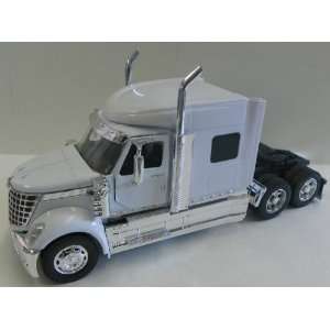   Scale Diecast International Lone Star Cab in Color White Toys & Games