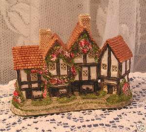 Vintage DAVID WINTER COTTAGE APOTHECARY SHOP w roses Collectible 