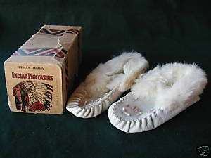 INDIAN DESIGN MOCCASINS WHITE LEATHER SIZE NB? IN BOX  