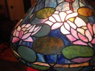 DALE TIFFANY HANGING STAINED GLASS LAMP BEAUTIFUL!  