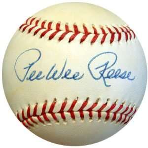 Pee Wee Reese Signed Baseball   NL PSA DNA  Sports 