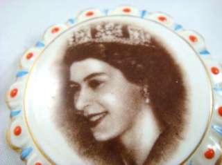 Queen Elizabeth II Coronation China Pin Brooch Vintage  
