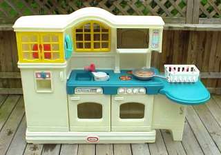 LITTLE TIKES   COUNTRY KITCHEN & PLAY FOOD   EUC  