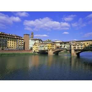  Ponte Vecchio and the Arno River, Florence, Tuscany, Italy 